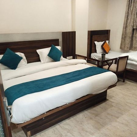 Hotel Lav Kush Deluxe At Paharganj ニューデリー エクステリア 写真