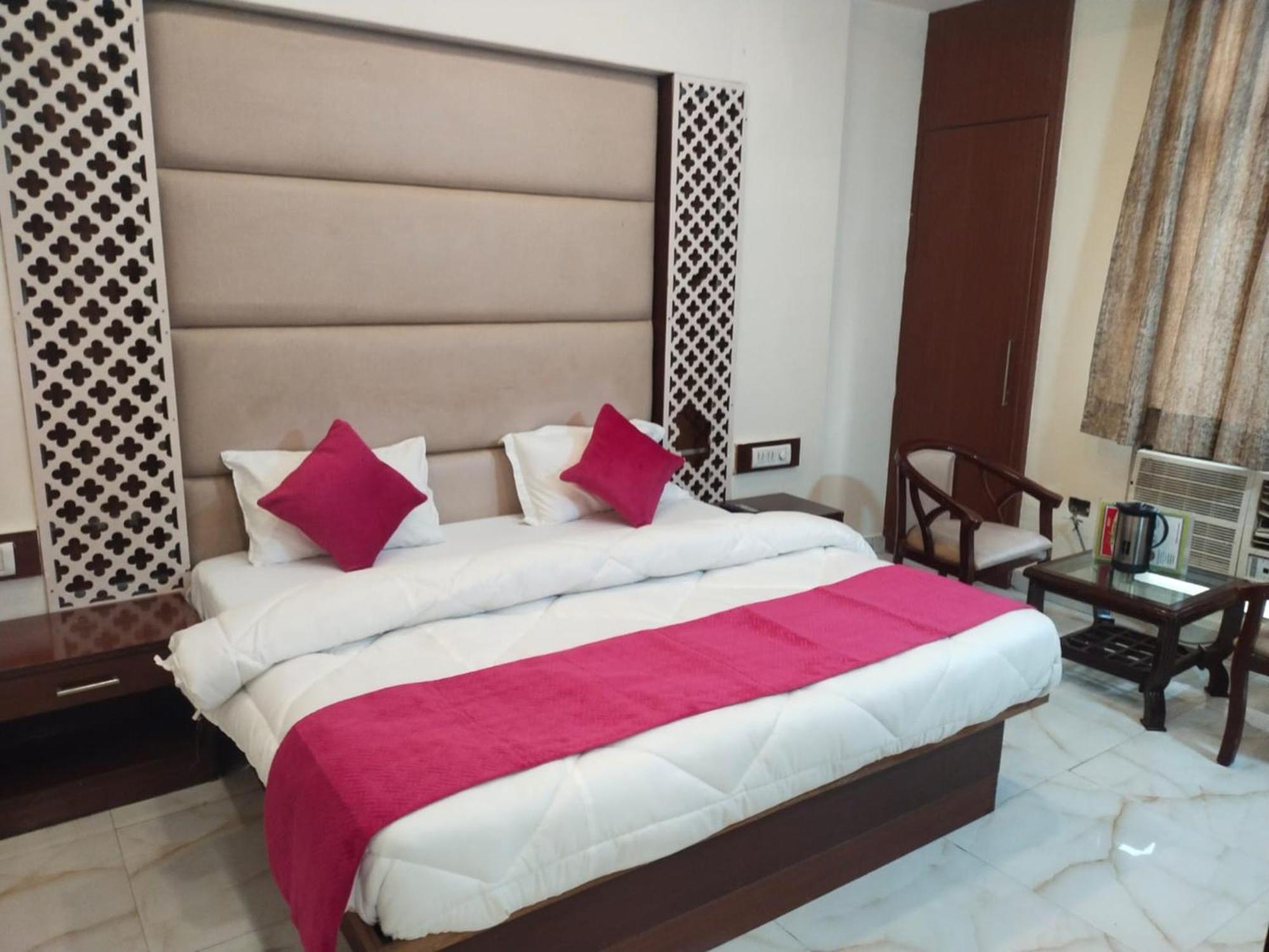 Hotel Lav Kush Deluxe At Paharganj ニューデリー エクステリア 写真