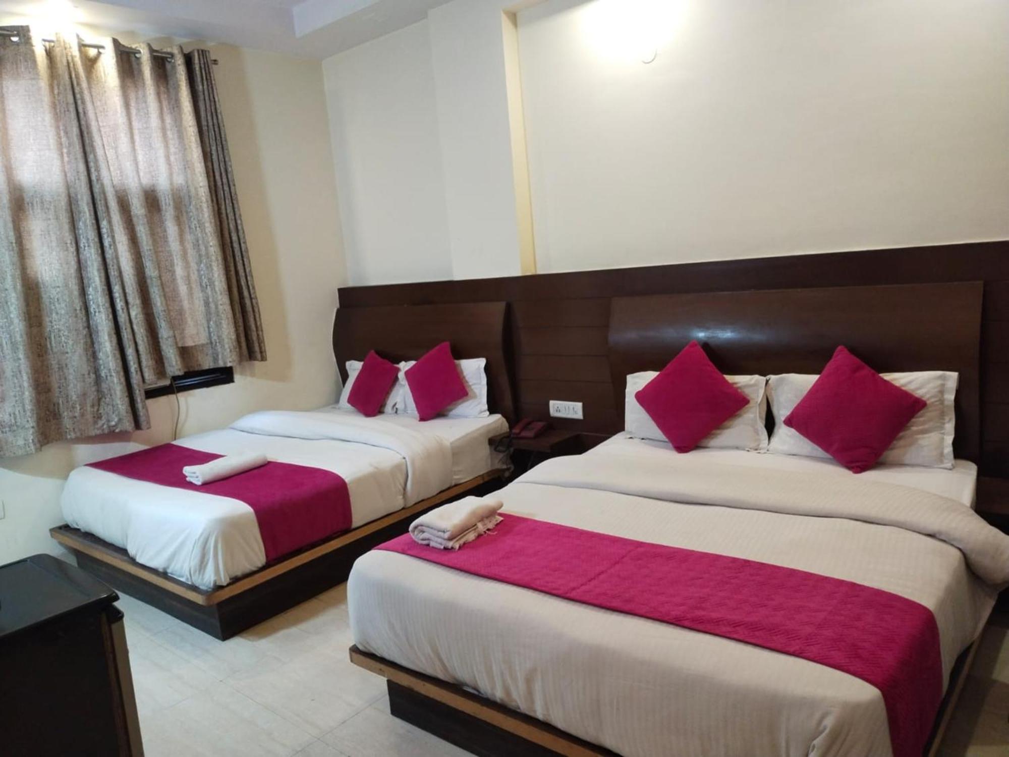 Hotel Lav Kush Deluxe At Paharganj ニューデリー エクステリア 写真