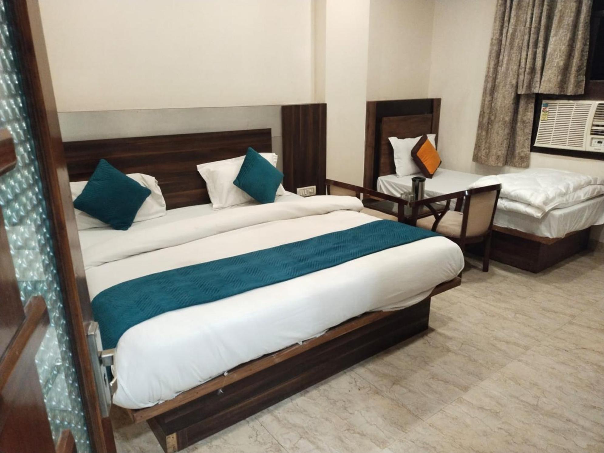 Hotel Lav Kush Deluxe At Paharganj ニューデリー エクステリア 写真